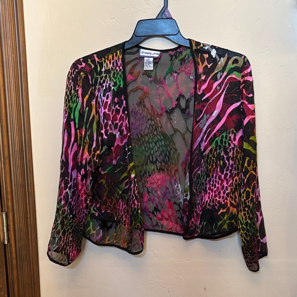 Simply Silk Sheer animal print cropped jacket! Size large